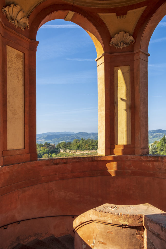 Paesaggio da una finestra del Santuario di San Luca